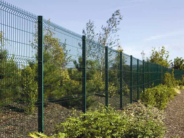 Curvy Welded Fence 03 2